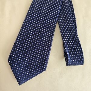 Kenneth Cole New York Navy and Light Blue Luxury Silk Men's Necktie Tie